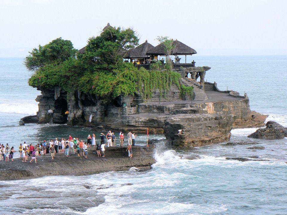 2,7 Juta Orang Kunjungi Tanah Lot Selama Natal dan Tahun Baru