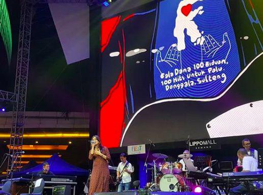 (Penyanyi Raisa Andriana ketika tampil di Kemang Village) www.instagram.com/@lippomallkemang