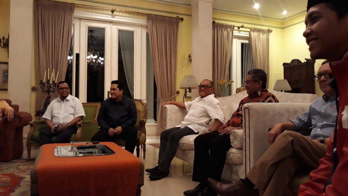 Erick Thohir dan 9 Sekjen Koalisi Jokowi Makan Malam dengan Aburizal Bakrie
