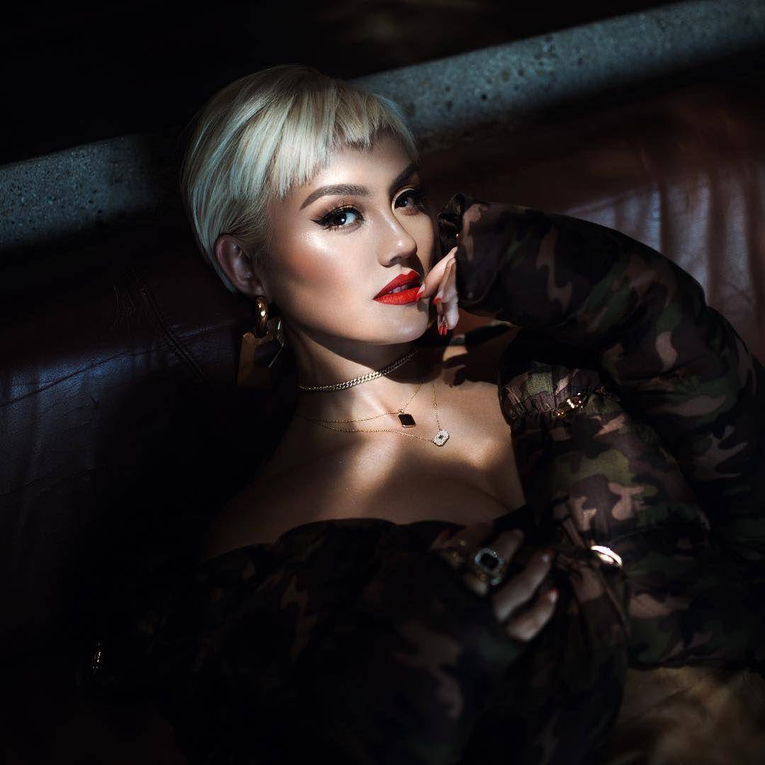 www.instagram.com/agnezmo