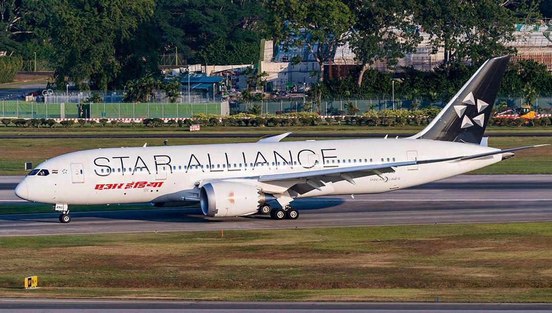 Pramugari Air India Jatuh dari Pesawat Saat Akan Lepas Landas