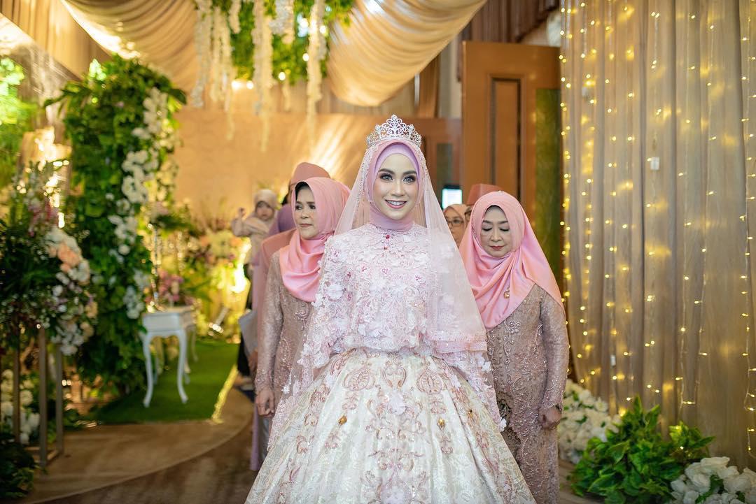 Pilih Gaun Pengantin Sesuai Bentuk Tubuhmu, Cek di Sini!