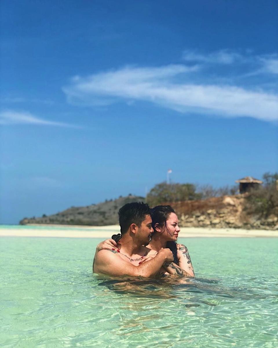 Setahun Menikah, 10 Potret Derby Romero dan Claudia Adinda Makin Mesra