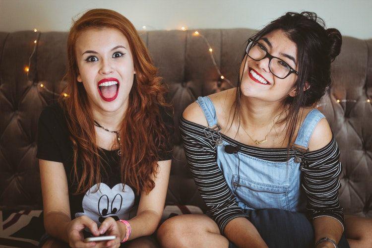 5 Zodiak Ini Paling Cocok Temenan Sama Libra, Bisa Kompak Banget!
