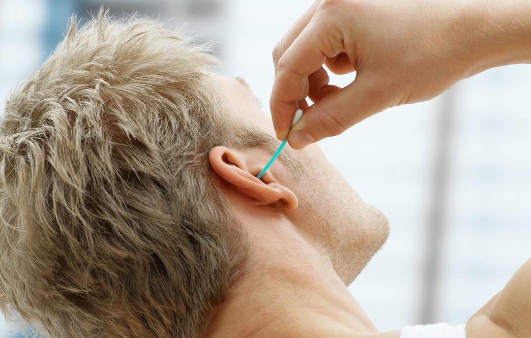 Jangan Pakai Cotton Bud! Ini Cara Terbaik untuk Membersihkan Telinga