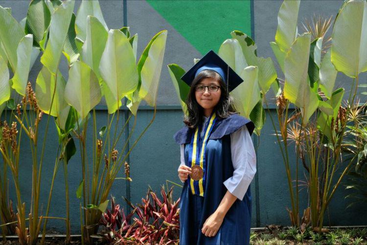 Baru 18 Tahun, Kalya Anjani Jadi Lulusan Termuda di ITB