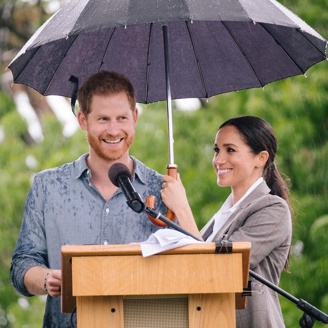 10 Foto Meghan Temani Pangeran Harry Bekerja Saat Hamil Anak Pertama