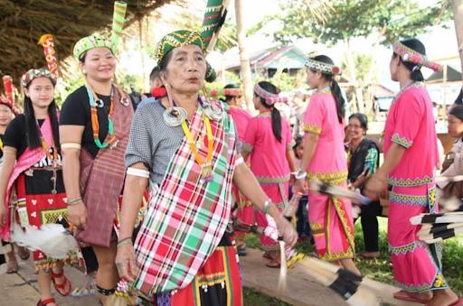 Ada Trie Utami dan Pemecahan Rekor MURI di Festival Hudoq 2018