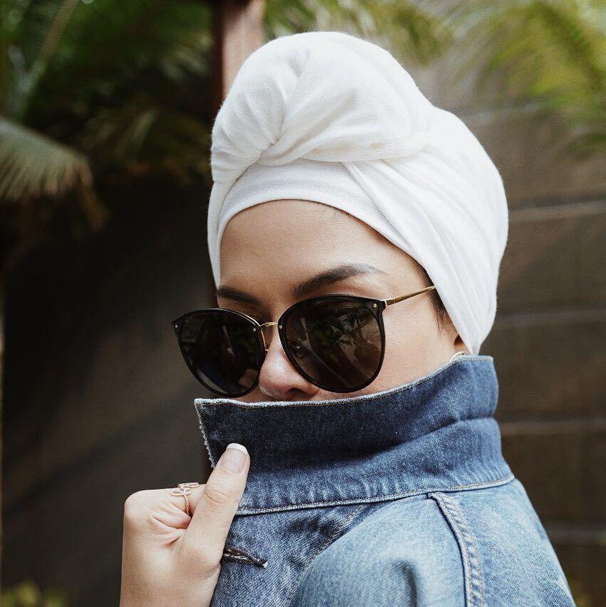 10 Potret Nikita Mirzani Pakai Turban, Hits Banget!