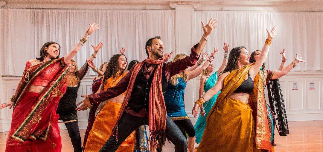 10 Lagu Bollywood Lawas yang Enak Banget Buat Joget, Yuk Nari!