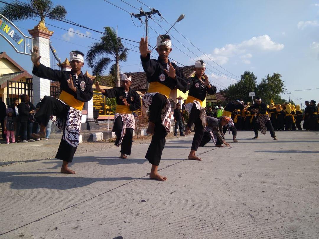 Ribuan Pesilat Ikuti Pawai di Madiun
