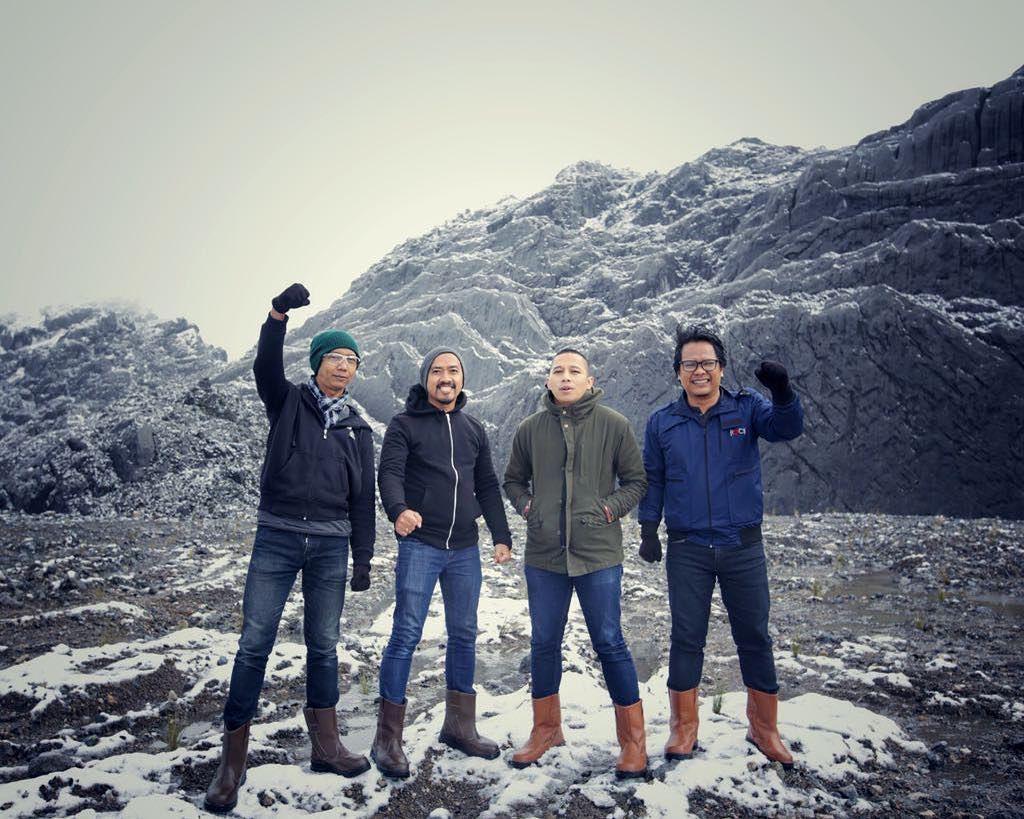 7 Lagu The Rain yang Bikin Kamu Kangen sama Teman Main Band Dulu