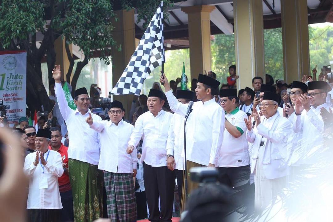 Menteri Amran Dampingi Jokowi Lepas Kirab Santri di Alun-Alun Sidoarjo