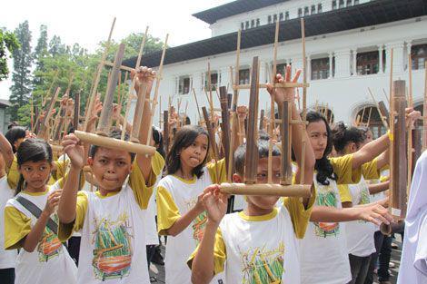 Mau Wisata ke Bandung ? Yuk Seru-seruan di Angklung's Day 2018