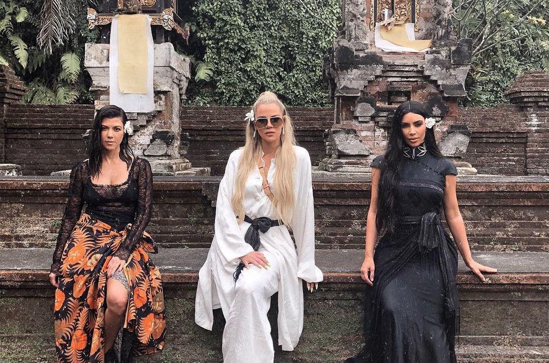 13 Potret Liburan Asyik Kim Kardashian & Sisters di Bali