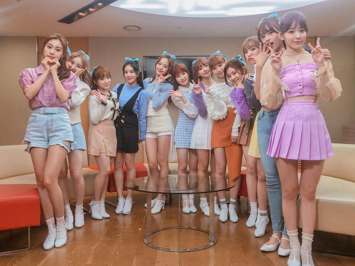 IZ*ONE (twitter.com/official_izone)