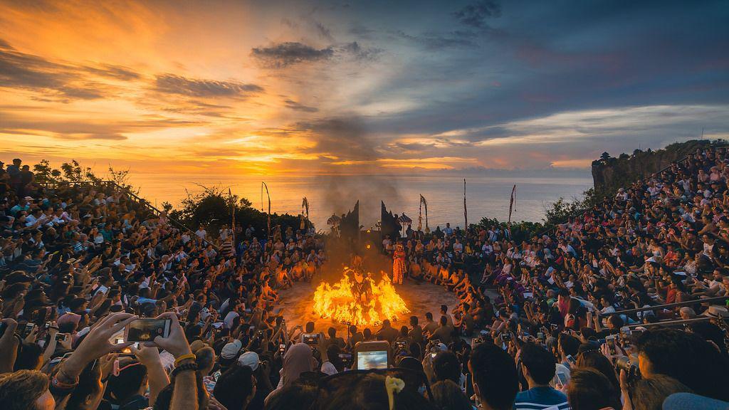 Ingin Menyaksikan Gelaran Tari Kecak di Uluwatu? Ini 4 Tipsnya!