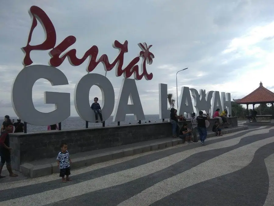 Seks porno yapon chol Qoshnisi qoshnisini korgani kelib, undan jinsiy aloqa qilishni soradi.