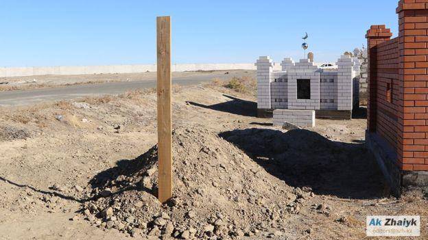 Kuburan 'Aigali' | Farkhat Abilov/Azh.kz via BBC.com