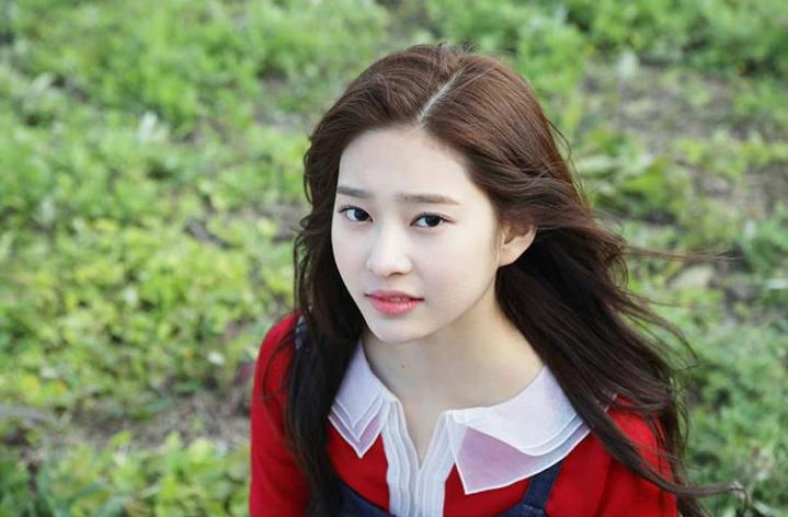 10 Fakta Kim Minju, Member IZ*ONE yang Disebut Mirip Tzuyu TWICE