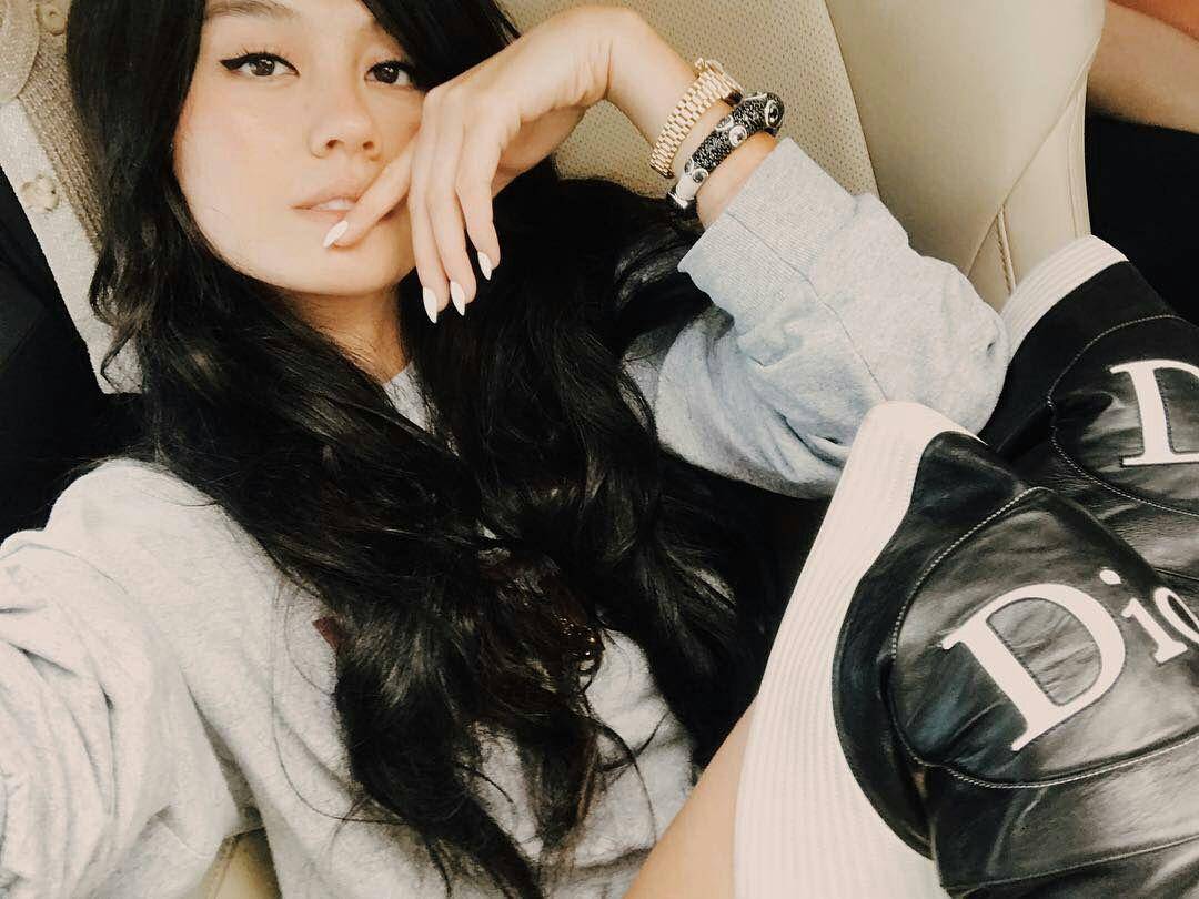 instagram.com/agnezmo
