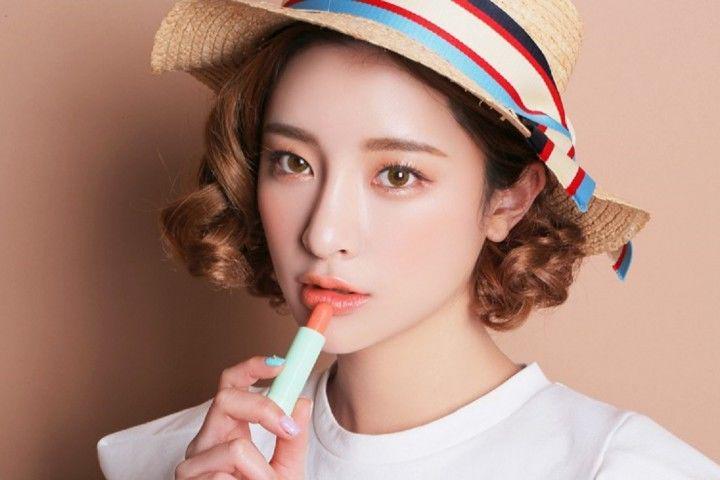 Bukan Hanya untuk Bibir, Ini 5 Fungsi Lain dari Lipstik!