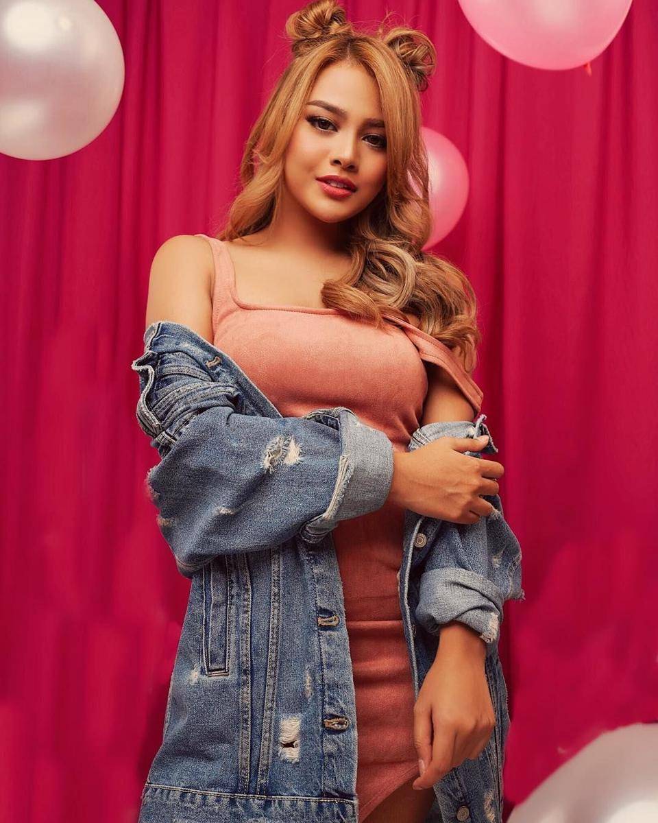 instagram.com/aurelie.hermansyah