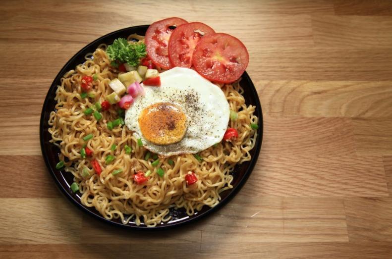 5 Macam Aliran Cara Makan Mi Instan, Kamu yang Mana?