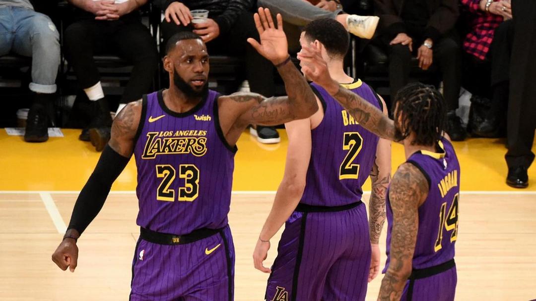 Lebron Tampil Perkasa, Lakers Atasi Perlawanan Blazers di Kandang