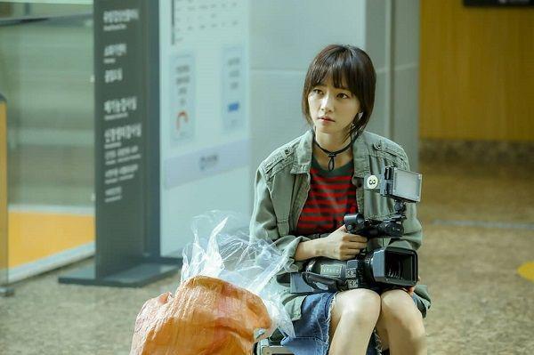 5 Hobi Cewek yang Menghasilkan Uang Meski Hanya dari Rumah