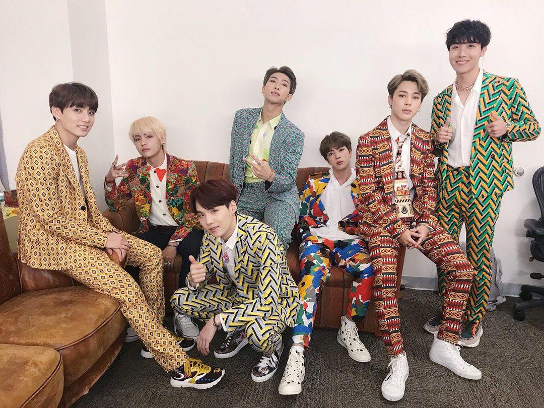 7 Inspirasi Fashion Member BTS, Makin Tampak Boyfriend Material Bro!