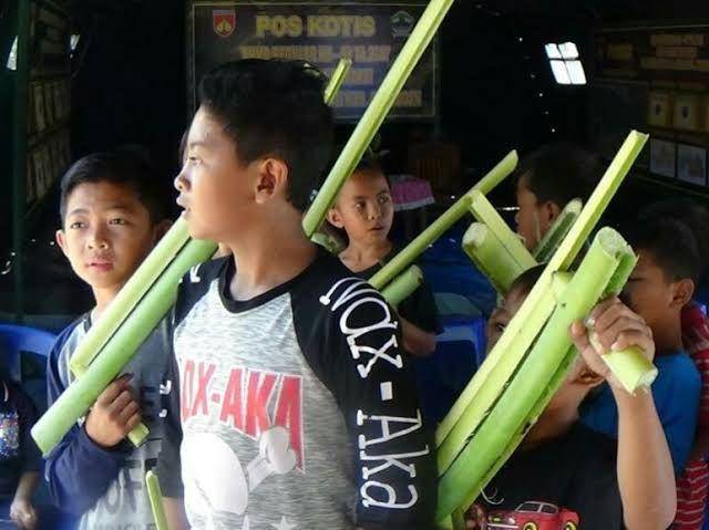 7 'Alat Perang' Buatan Generasi 90an yang Sekarang Sudah Langka