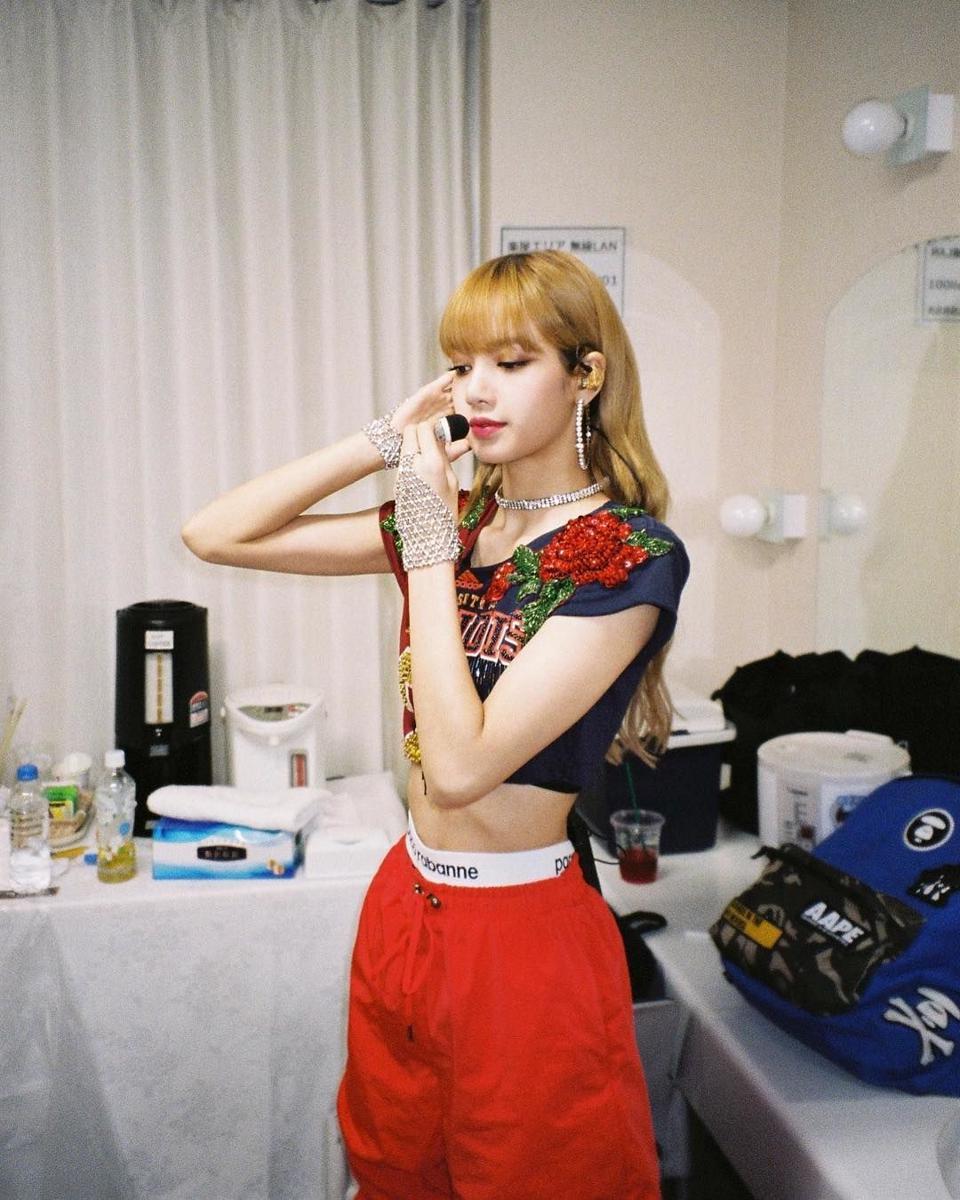 Punya acara tv sendiri, intip keseruan lisa blackpink!