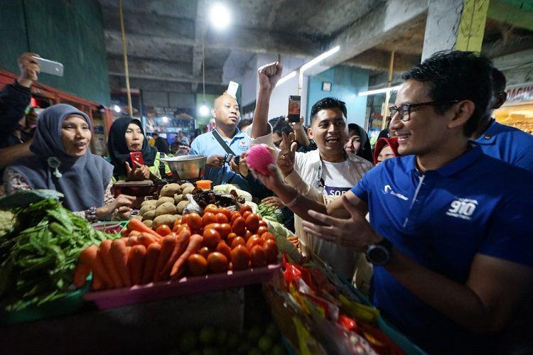 Kunjungi Pasar Besar Malang, Sandi Janji Lanjutkan Program Jokowi