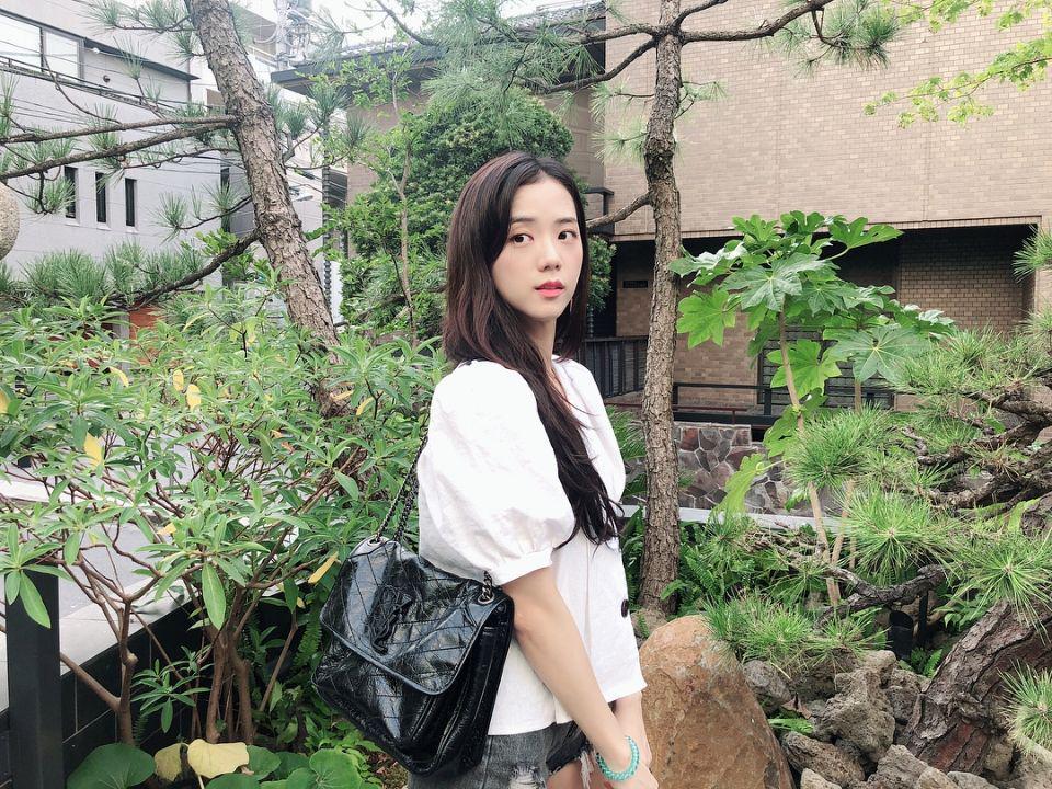 15 Harga Tas Mewah Jisoo BLACKPINK, Ada yang Bisa Dibuat Beli Motor!