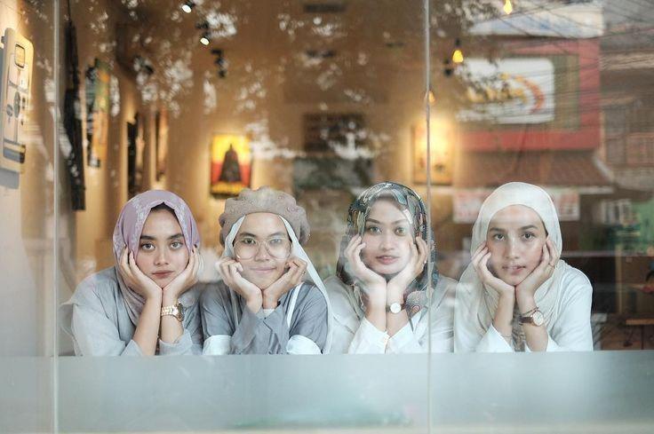 7 Inspirasi Tampil Anggun dengan Gamis ala Selebriti Tanah Air