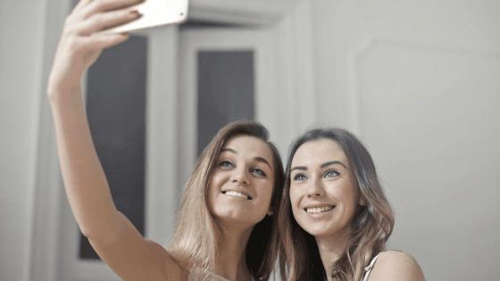 Males Nyalon? Lakukan 5 Beauty Ritual Seru Ini Bareng BFF-mu di Rumah