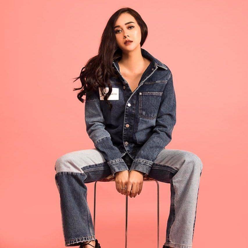 instagram.com/aurakasih