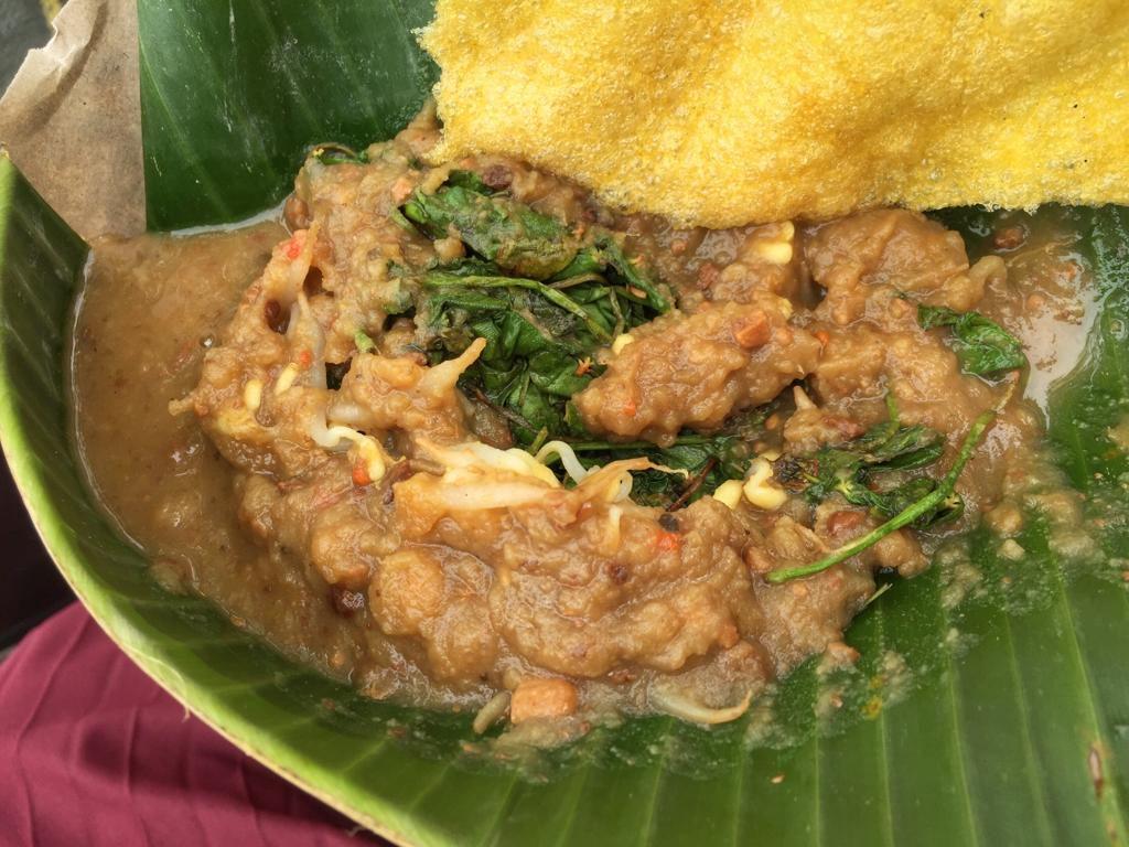 Kuliner Legenda, 5 Keunikan Pecel Semanggi Khas Surabaya