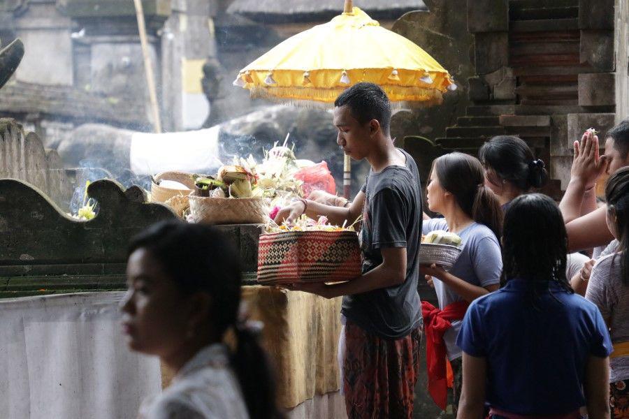 5 Tempat Melukat Populer di Bali