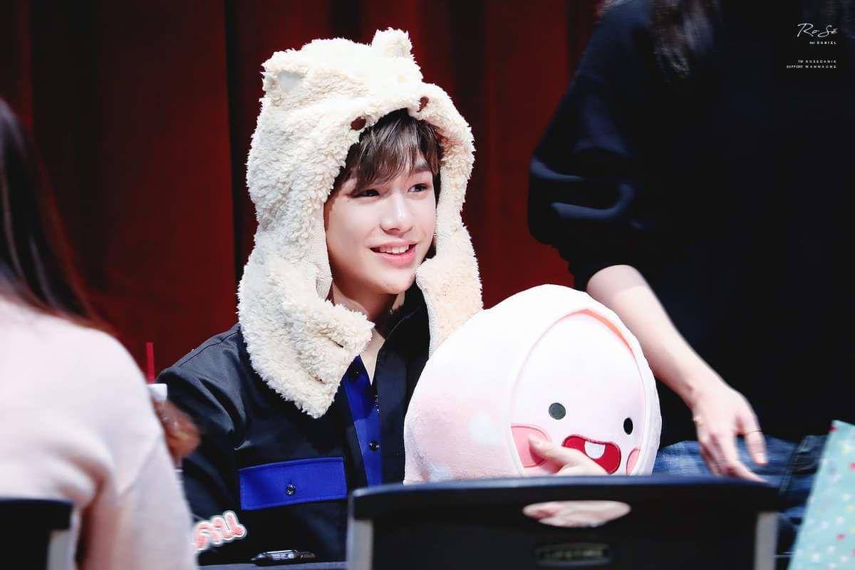 facebook.com/WANNA ONE Thailand