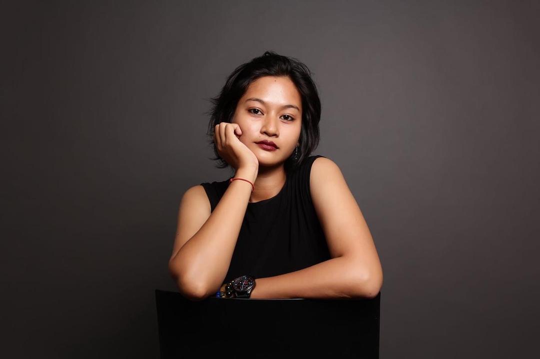 5 Trik Meluluhkan Hati Cewek Introvert, Layak Dicoba!
