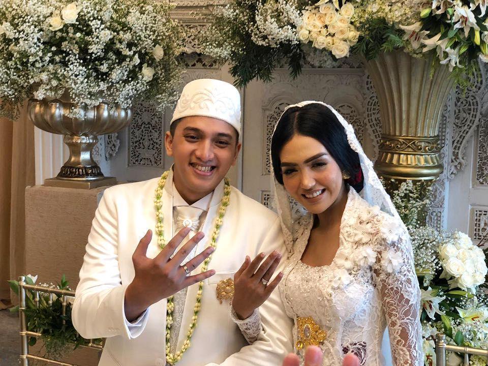 10 Momen Haru Ijab Kabul Ge Pamungkas dan Anastasia Herzigova