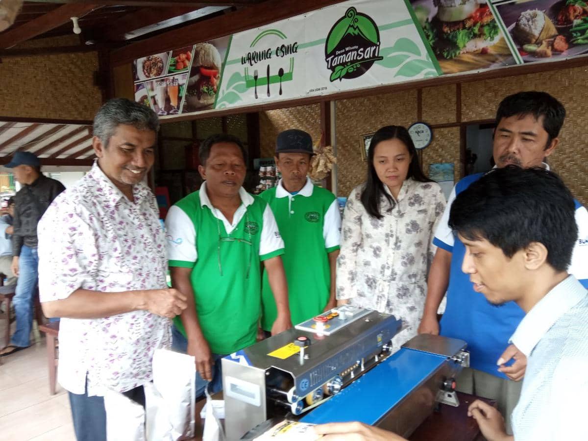 Doktor Mengabdi, Perkuat Sendi Ekonomi Warga di Lereng Ijen