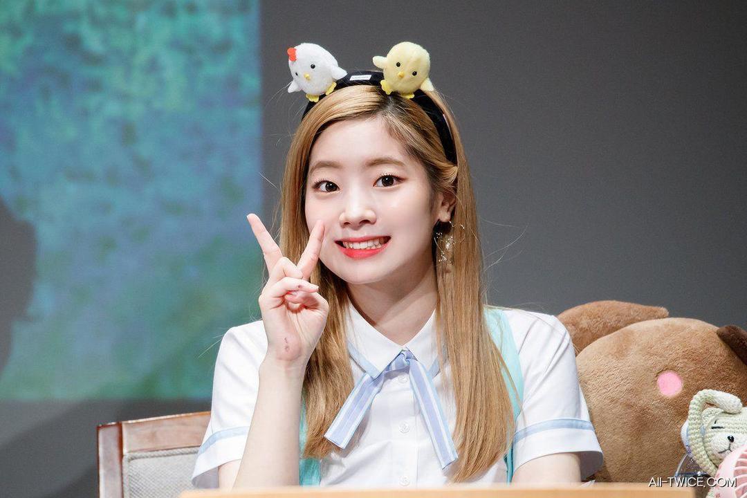 9 Aksi Kocak Dahyun Twice Ini Akan Membuatmu Jatuh Cinta Padanya