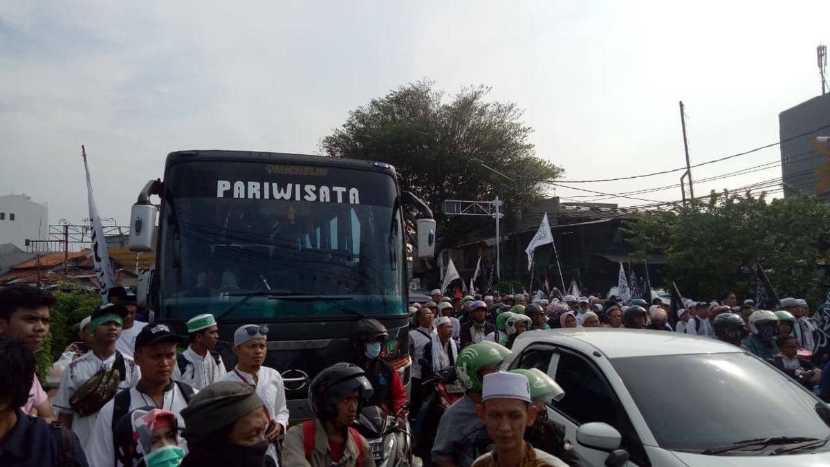 Macet, Ribuan Peserta Reuni 212 Jalan Kaki 5 Km ke Monas