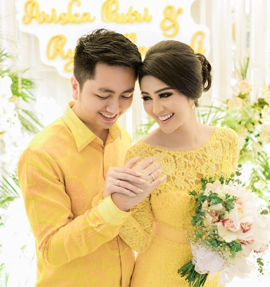 Resmi Tunangan, Ini 8 Potret Manisnya Ariska Putri & Sang Pacar
