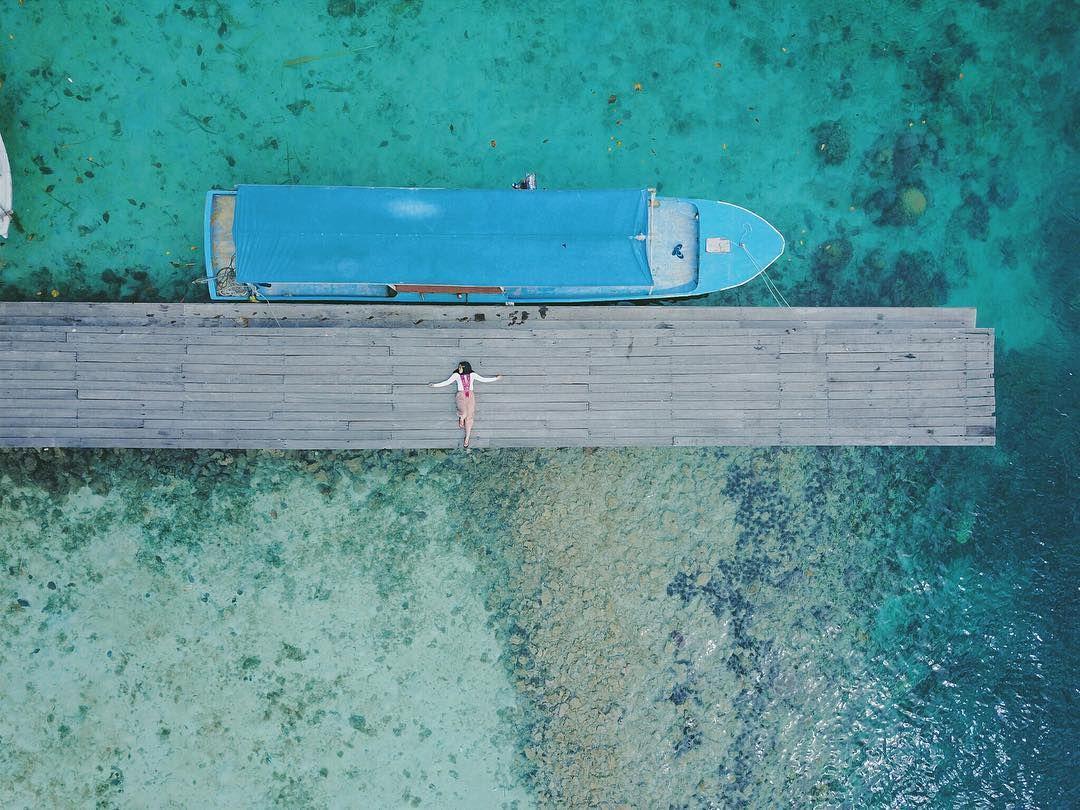 7 Pulau di Jawa yang Punya Pemandangan Laut Keren Abis!