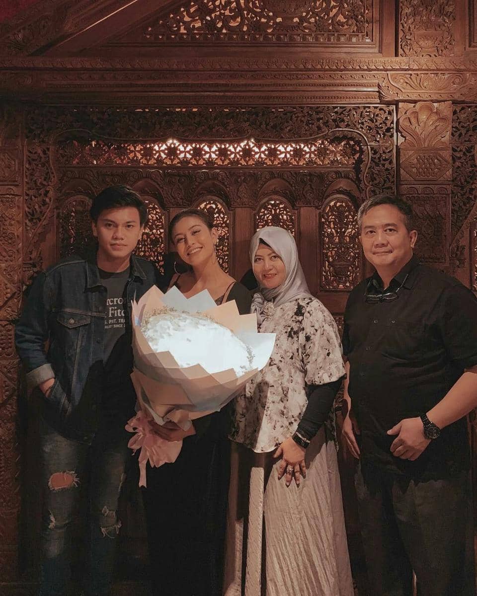 instagram.com/awkarin