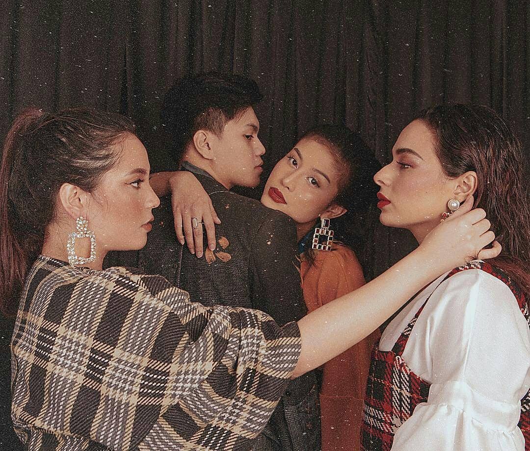 instagram.com/awkarin